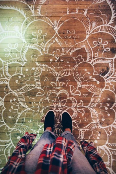 Floor stencilling (blog.freepeople.com).