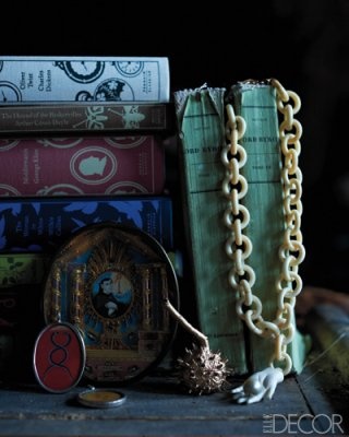 Books with interesting spines always work well. So too do trinkets and favourite pieces of jewellery. (elledecor.com)