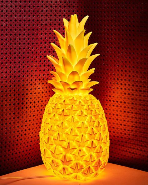 Goodnight Light Pineapple lamp. (vogue.com)