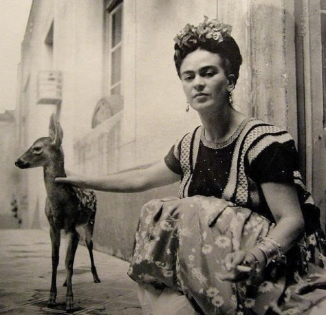 Frida and deer. (pinterest)